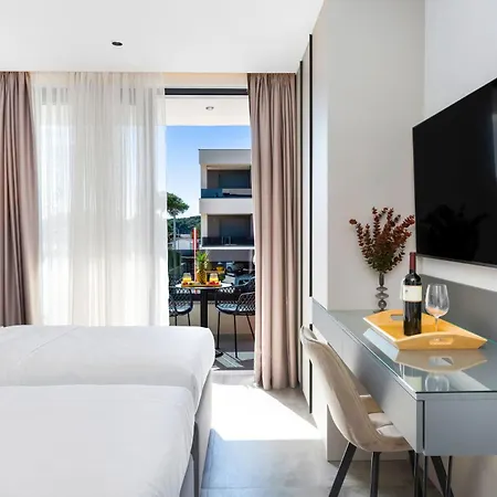 Fly - S3 - Mpolo Guest house