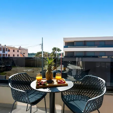 Fly - S3 - Mpolo Guest house